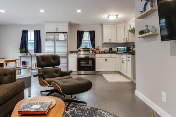 Greenway Garage With Firepit أثينز، أوهايو المظهر الخارجي الصورة